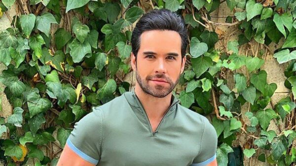 Critican a Eleazar Gómez por sumarse al movimiento 8M