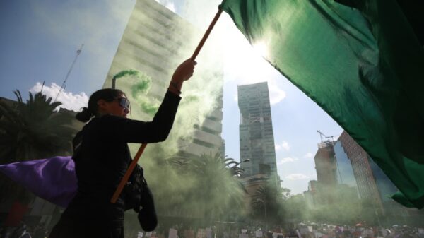 Marchas de mujeres “en paz en todo el país”, asegura AMLO