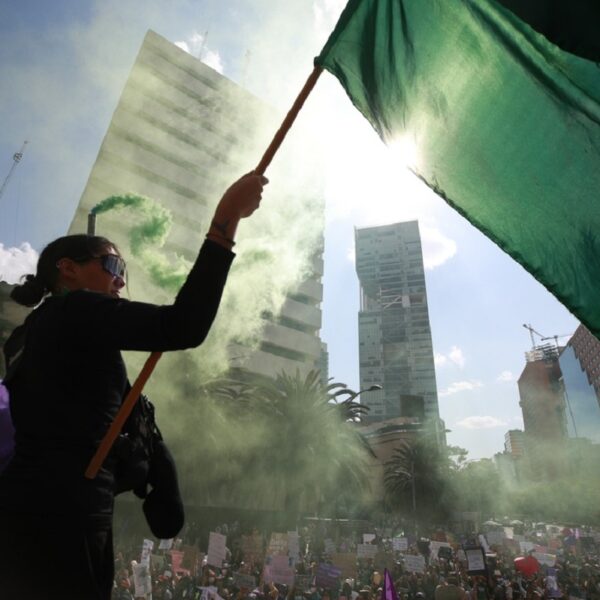 Marchas de mujeres “en paz en todo el país”, asegura AMLO