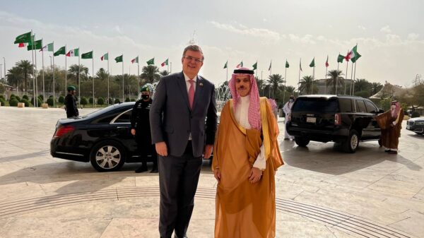Inicia Ebrard gira por Medio Oriente e India; llega a Arabia Saudita