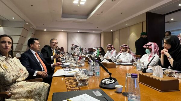 Invita Ebrard a empresarios sauditas a invertir en México