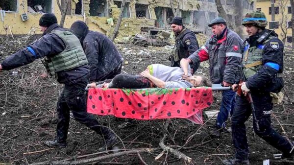 Muere embarazada lesionada durante bombardeo ruso