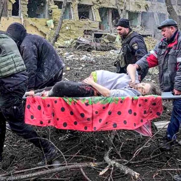 Muere embarazada lesionada durante bombardeo ruso