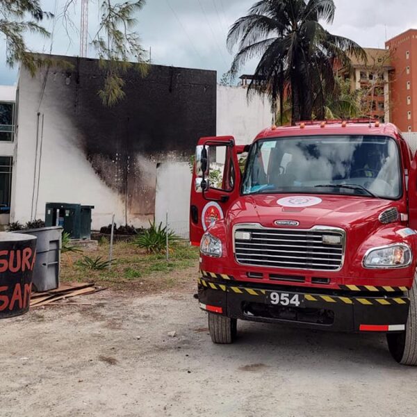 Explota transformador en oficina municipal de Isla Mujeres