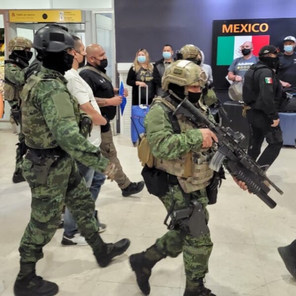 Aplican inmediata extradición a EU de “El Huevo”, líder del CDN