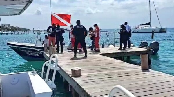 Mueren propelados dos turistas en Isla Mujeres.