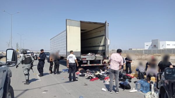 Darán tarjetas humanitarias a 64 inmigrantes abandonados en un tráiler.