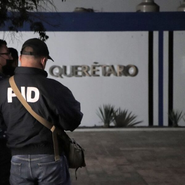 Catea Fiscalía de Querétaro oficinas del club Gallos Blancos.