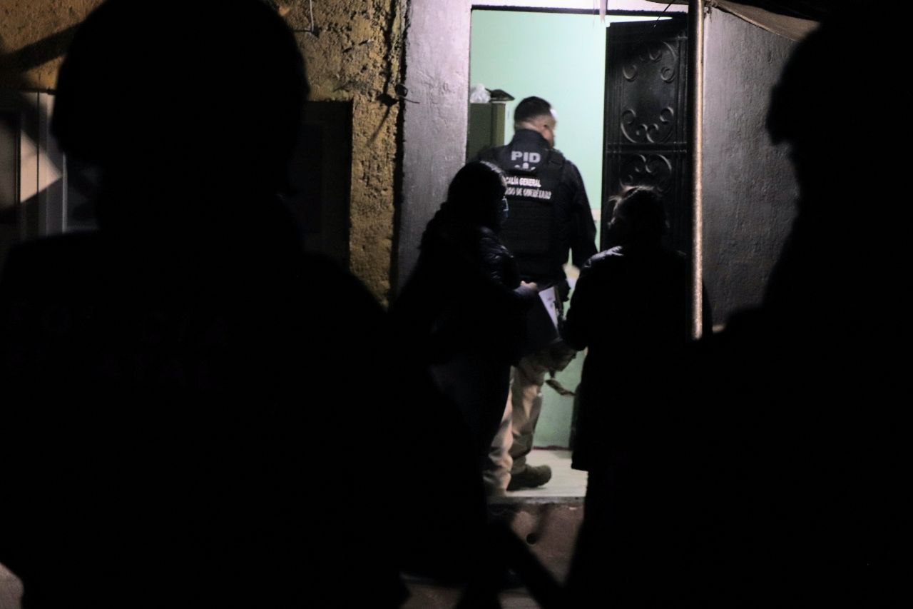 Suman 22 personas detenidas por la violencia en el Atlas Vs. Querétaro; esta madrugada se realizaron 10 cateos y siguen las investigaciones.