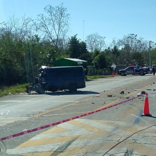 Aparatoso choque deja un muerto en José maría Morelos.