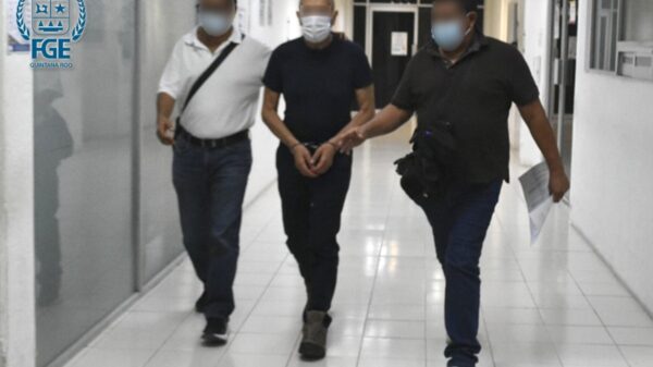 Detienen en Cozumel a defraudador buscado por la Interpol.