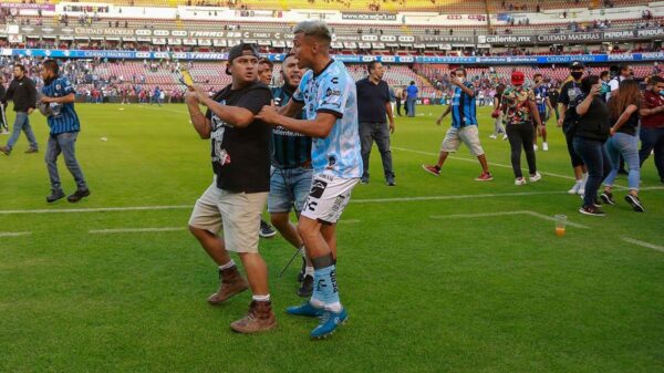 Famosos condenan la trifulca entre aficionados de Atlas y Querétaro
