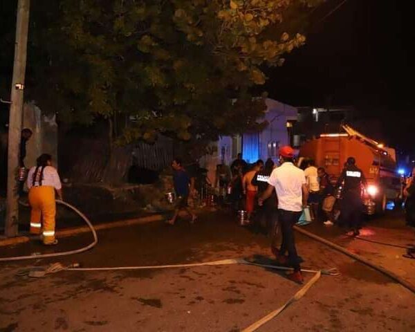 Deja 4 heridos explosión e incendio por un tanque de gas en Isla Mujeres.