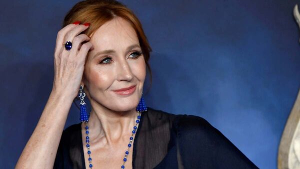J. K. Rowling critica ley que apoya a personas trans cambiar de género