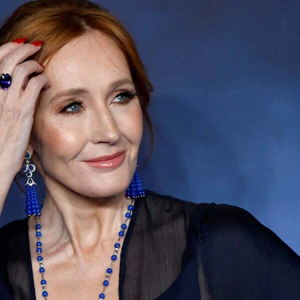 J. K. Rowling critica ley que apoya a personas trans cambiar de género