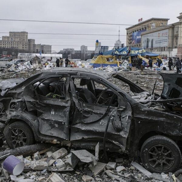Cumple Putin amenaza y bombardea la ciudad de Jarkiv