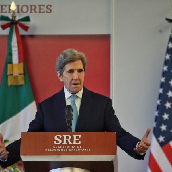 Comerá AMLO con Kerry y empresarios de EU