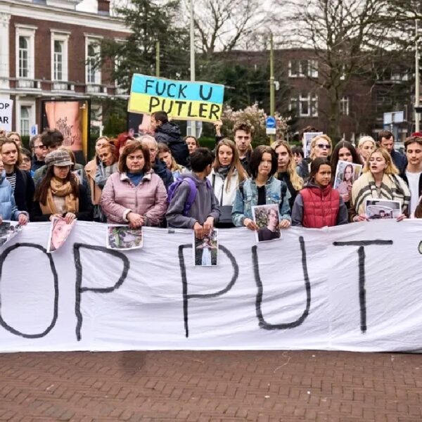 Exige Tribunal de La Haya a Rusia, alto al fuego en Ucrania