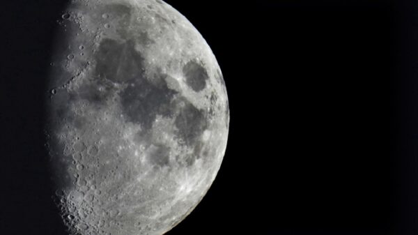 Impactan tres toneladas de basura espacial a la Luna