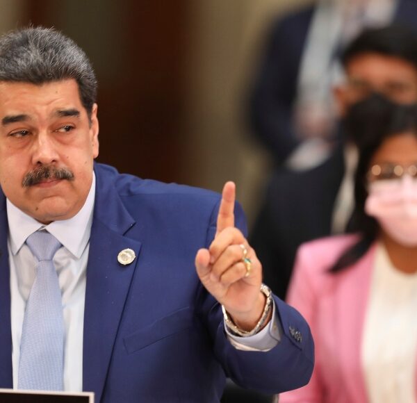 Maduro ya no es “malo”, EU busca arreglo por su petróleo