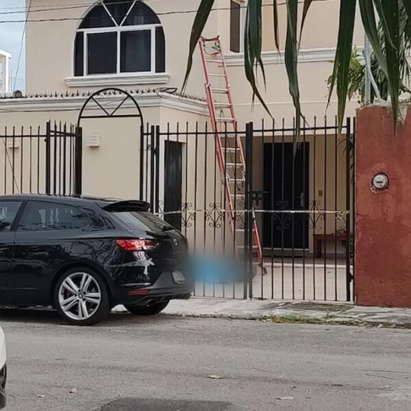 Muere en Cancún instalador de internet al caer de escalera en SM 38