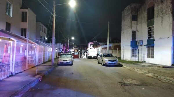 Mujer en Cancún muere dentro de su auto en la SM 27
