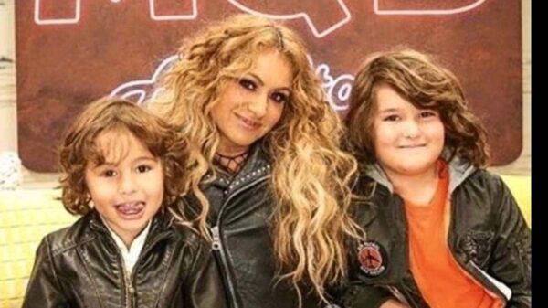 Paulina Rubio es señalada de abandonar a su hijo enfermo
