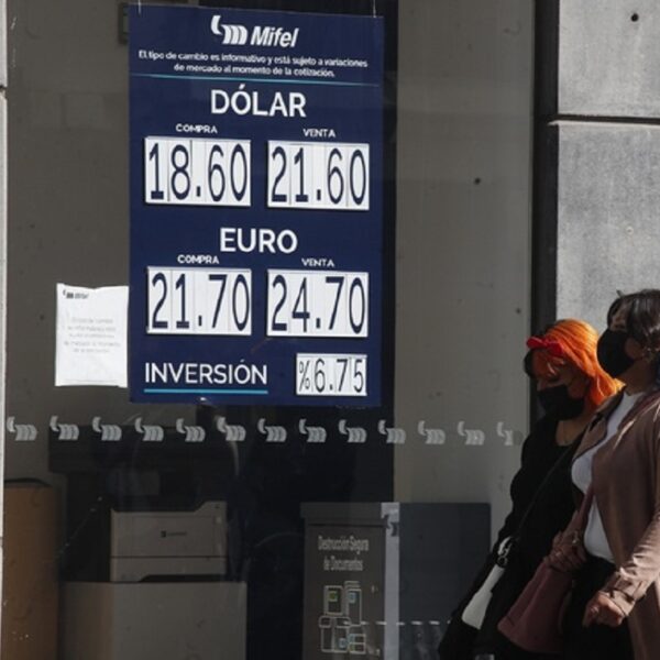 Dólar se cotiza a 19.95 pesos, nivel no visto desde septiembre pasado