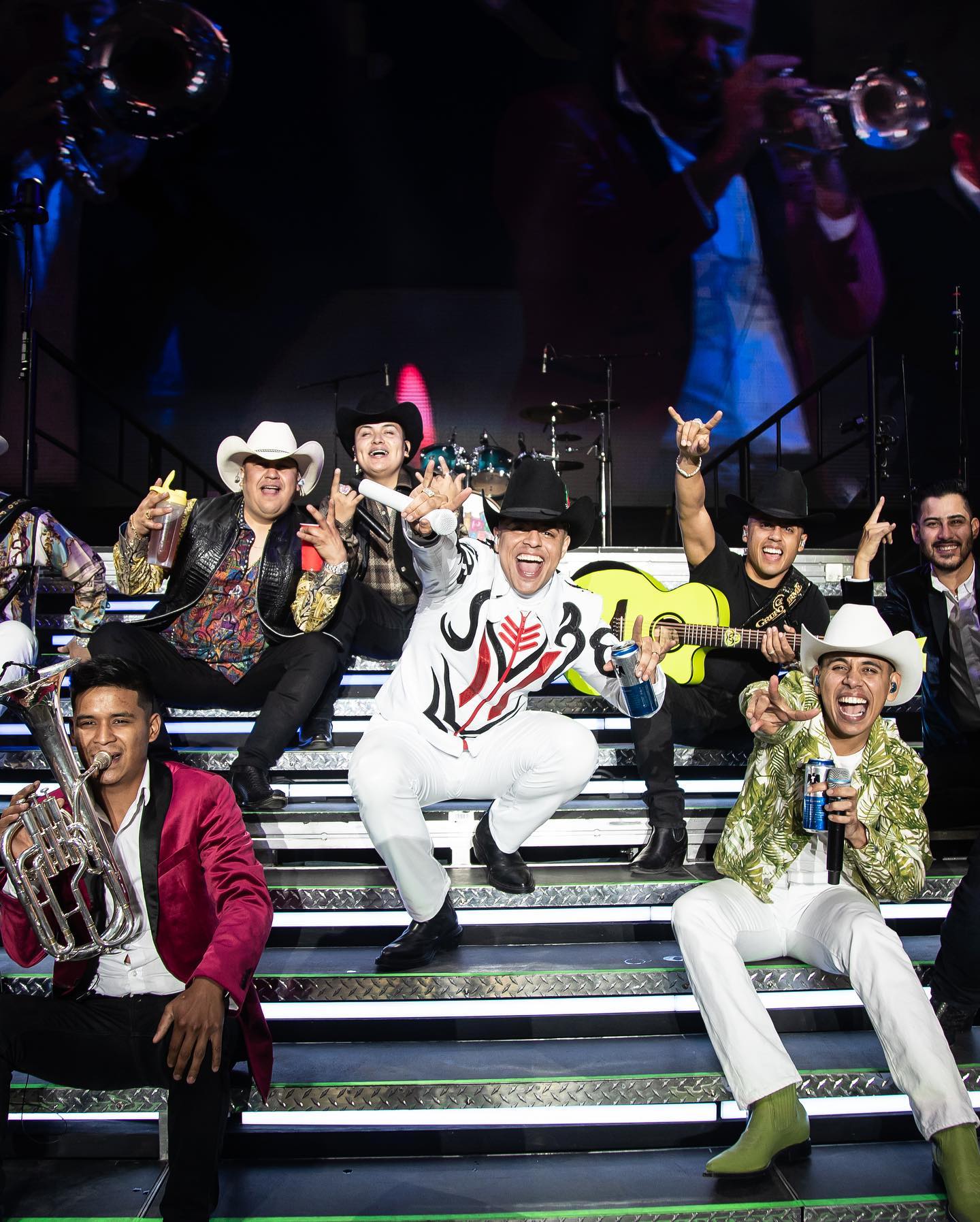 Por complacer a sus fans, multan al Grupo Firme por extender concierto en Foro Sol