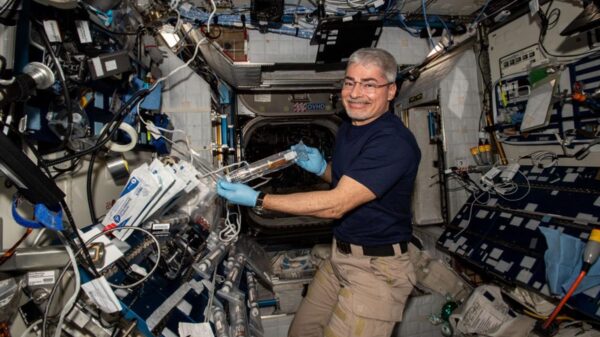 Astronauta de la NASA rompe récord de permanencia en el espacio