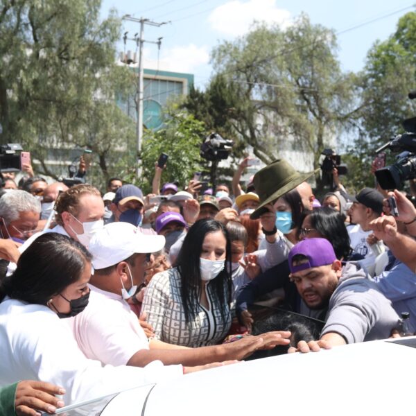 Emiten alerta migratoria para Sandra Cuevas