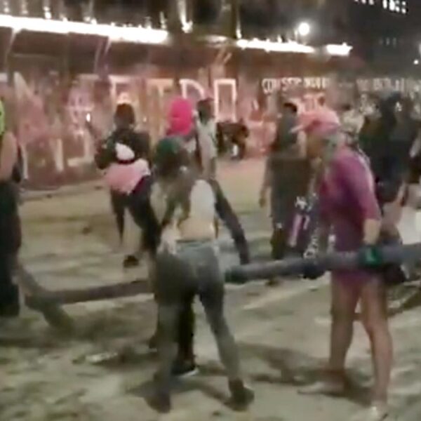 Video: No faltó la violencia en conmemoración del día Internacional de la Mujer