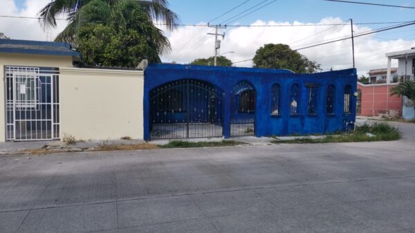 Balean una vivienda en la Región 234 de Cancún.