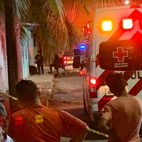 Sicarios tocan a su puerta para ejecutarlo en la Región 237 de Cancún (VIDEO).