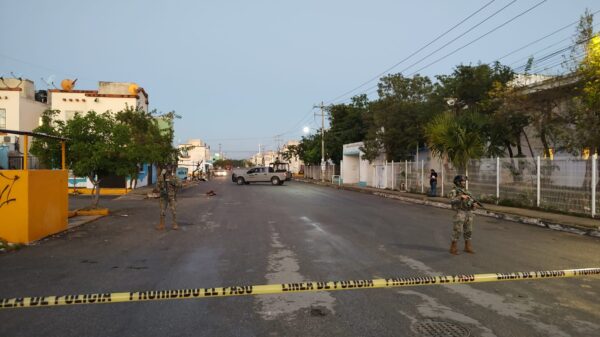 Ejecutan a un sujeto frente a una escuela en Villas Otoch Paraíso de Cancún (VIDEO).