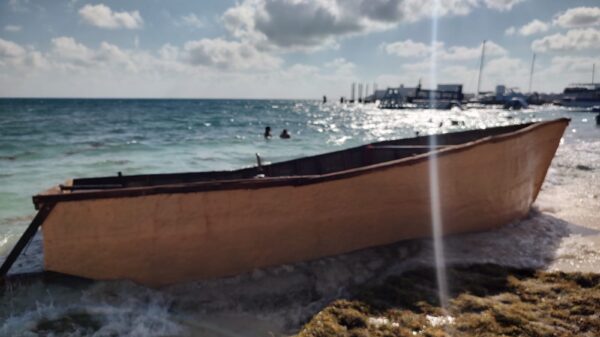 Hallan embarcación en la Zona Hotelera de Cancún; arribaría con cubanos.