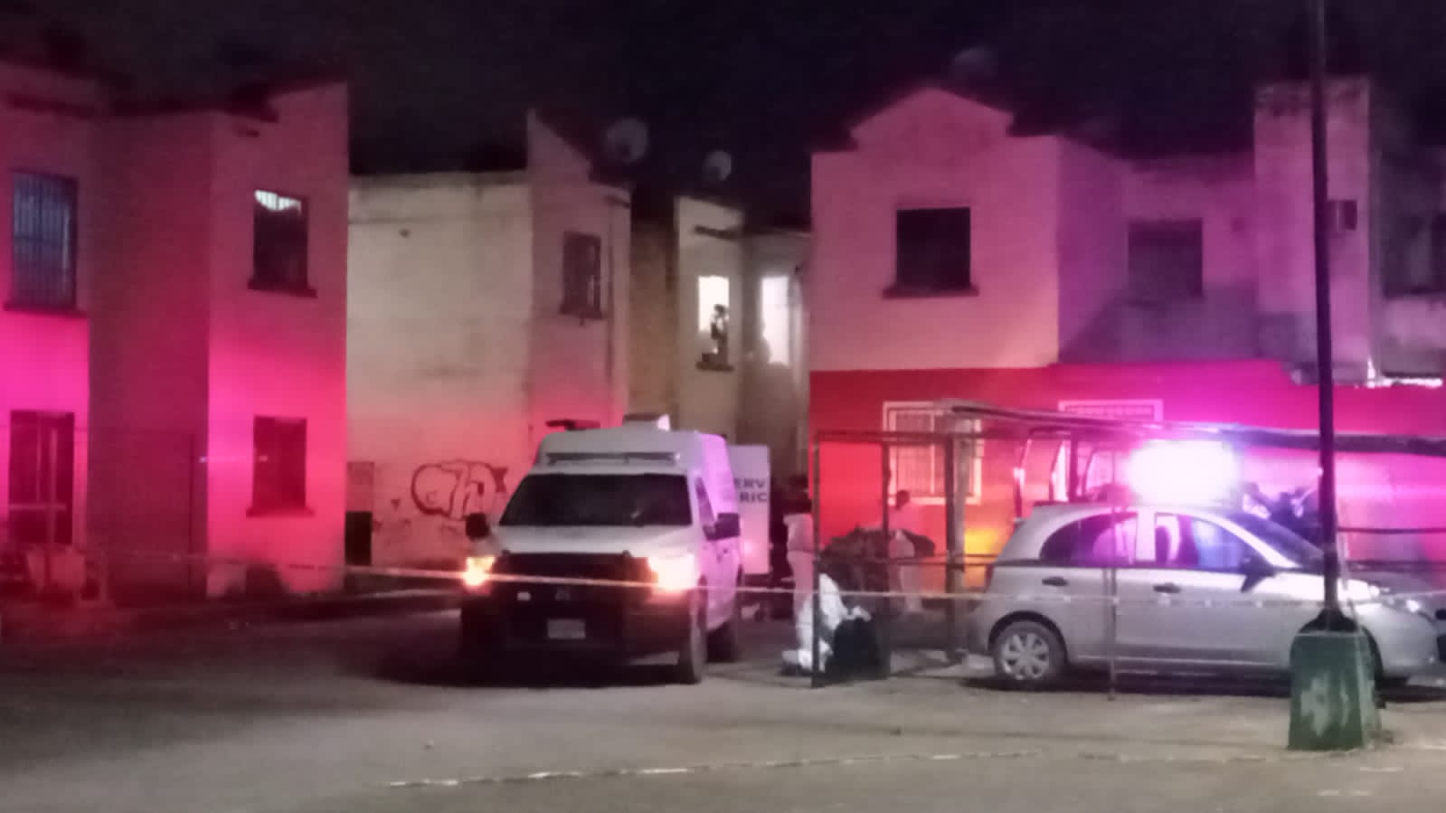 Balean a dos menores en Villas Otoch Paraíso; uno murió en el lugar; fueron atacados por sicarios en una motocicleta en la Leona Vicario.