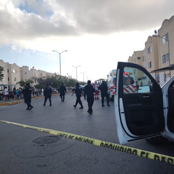 Balean a un sujeto en el fraccionamiento Paseos del Mar en Cancún.