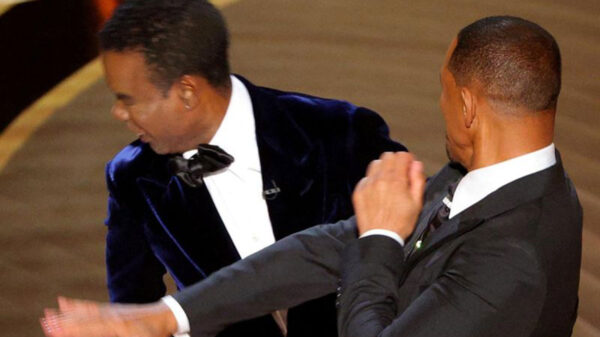 Will Smith se disculpa con Chris Rock por haberlo golpeado