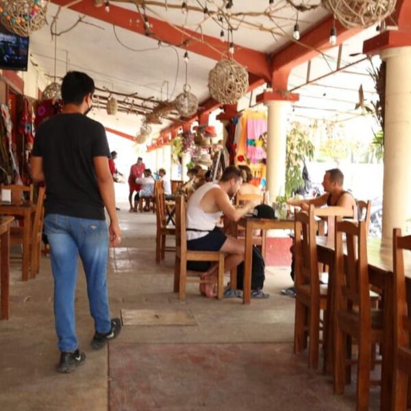 Actualizan horarios para restaurantes, restaurantes bar, bares y tiendas de conveniencia en Quintana Roo