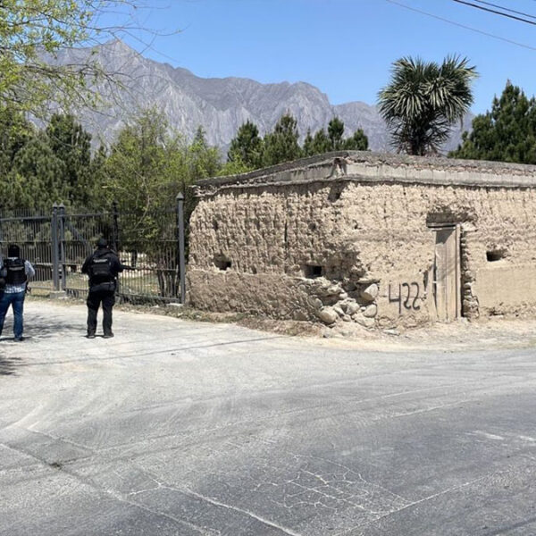 Catean propiedad de ‘El Bronco’; decomisan armas y dinero.