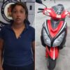 Detienen en Cancún a mujer con una motocicleta robada.