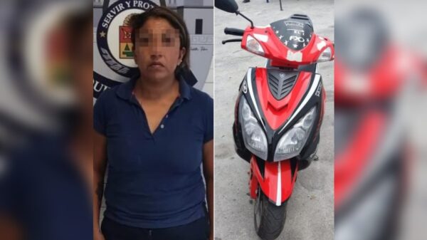 Detienen en Cancún a mujer con una motocicleta robada.