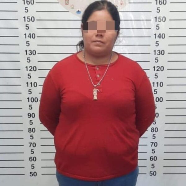 Detienen a mujer con droga en Real Ibiza de Playa del Carmen.