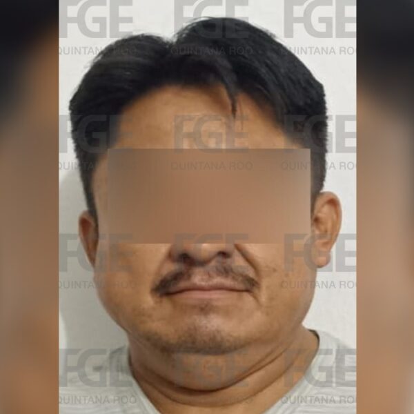 Detienen a taxista de Puerto Morelos por corrupción de menores.