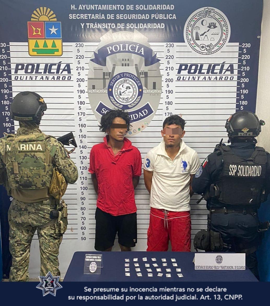 Caen dos narcomenudistas en la Colosio de Playa del Carmen; con toda desfachatez ofrecían “cristal” a los transeúntes.