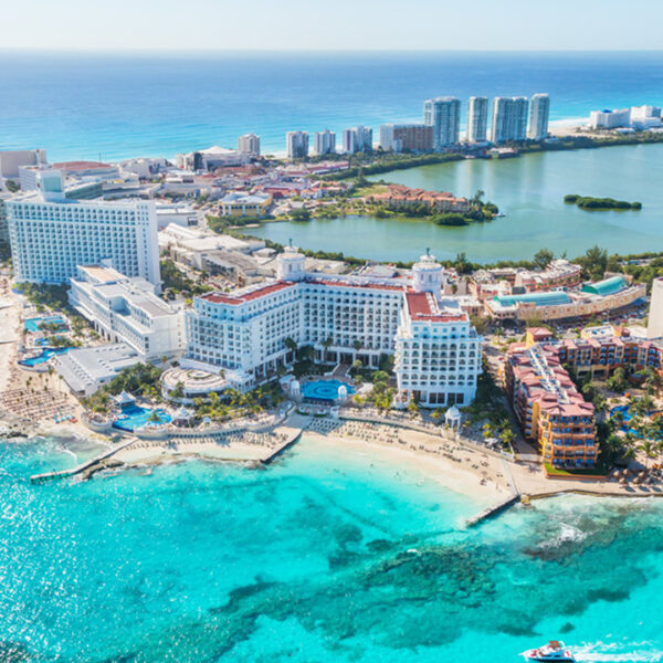 Celebra Cancún su 52 aniversario este 20 de abril.