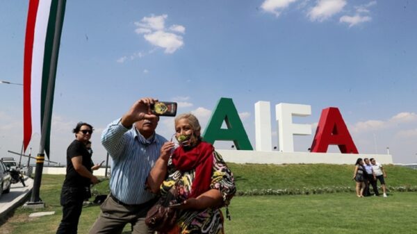 Pide AMLO a las aerolíneas que aumenten operaciones en el AIFA