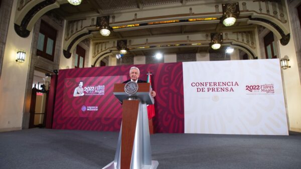 Sugiere AMLO a diputados del PRI rebelarse en materia eléctrica