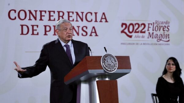 Muy pocos funcionarios, con licencia para difundir revocación: AMLO
